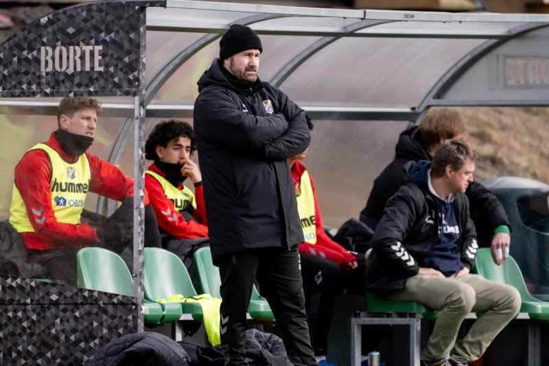 FORNØYD: Sportslig leder og assisterende trener Glenn Hartmann. Foto: Lars Opstad.