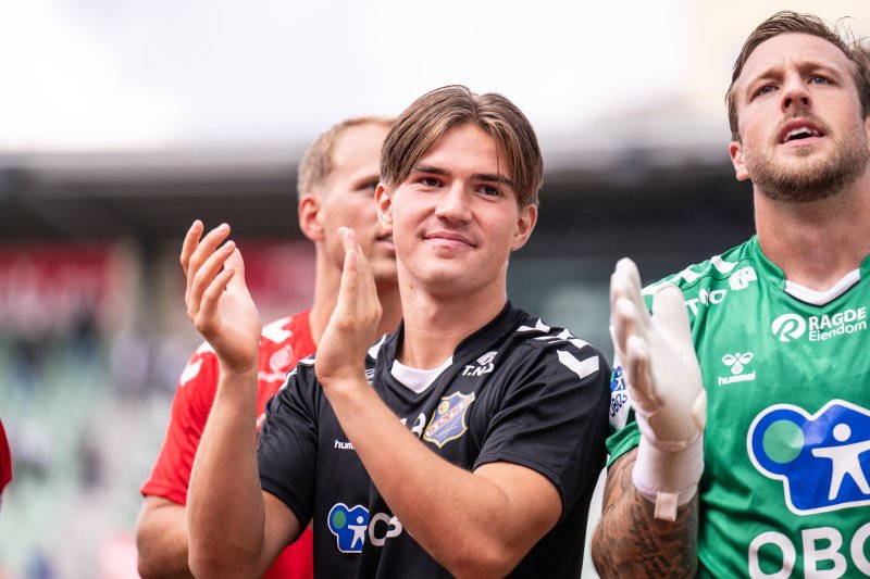 TEAM: Marius Devor Lunde og Alexander Pedersen etter 7-1 mot Stabæk. FOTO: Lars Opstad