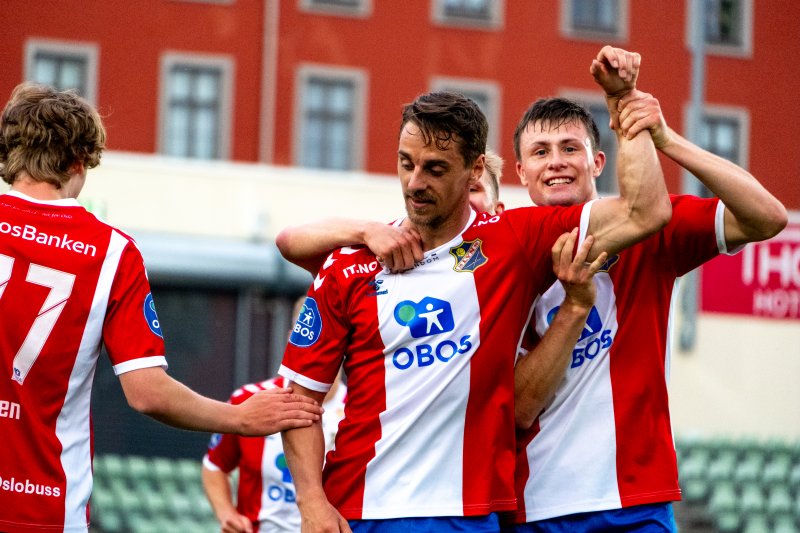 SCORING: Mathias Johansen og Herman solberg Nilsen etter scoring mot Sandes Ulf på Bislett. Foto: Lars Opstad.