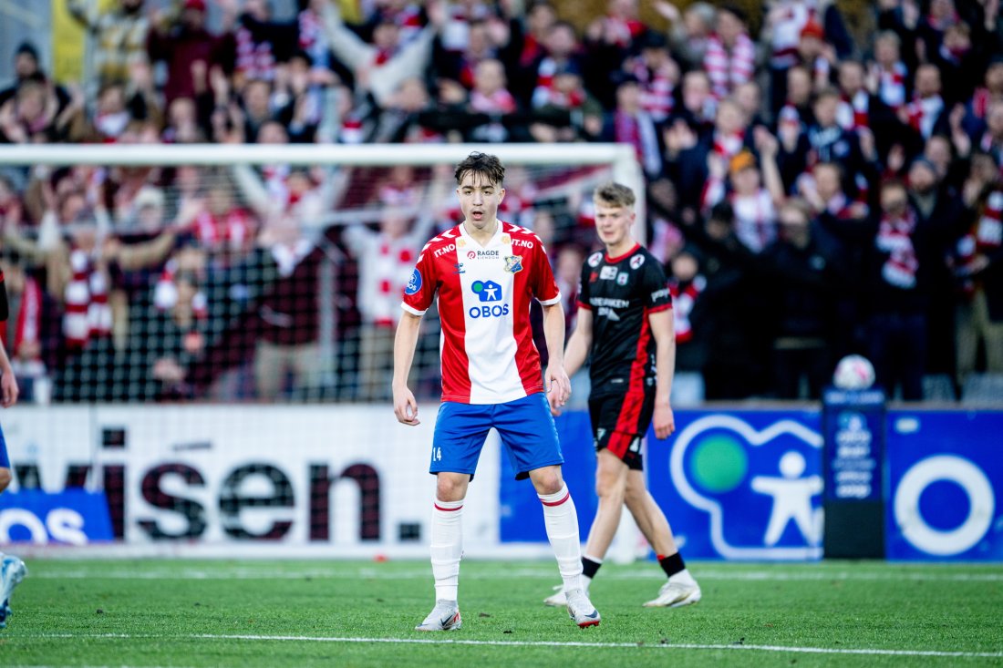 GULLGUTT: Eron Isufi har virkelig fått vise seg frem de siste kampene. Får vi se 17-åringen i aksjon i morgen? Foto: Lars Opstad.