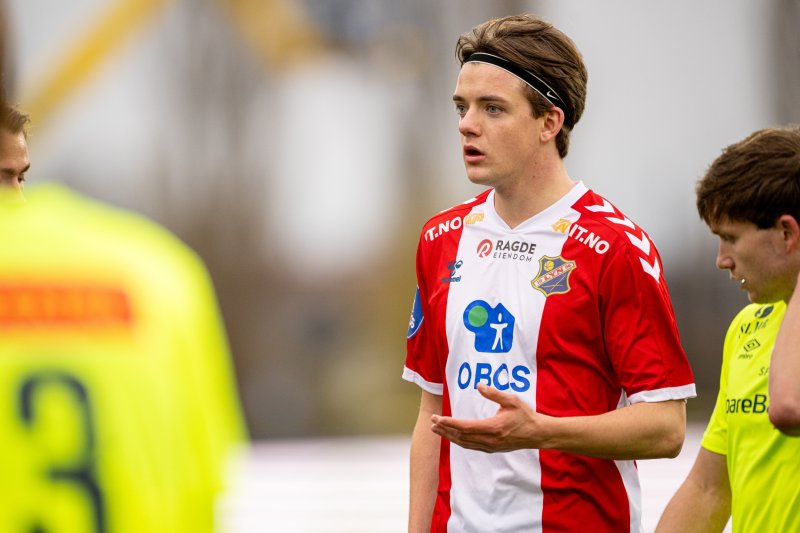 Daniel Schneider er tilbake etter å ha sonet karantene mot Egersund. Han får en viktig rolle i å stoppe toppscoreren i OBOS-Ligaen. Foto: Lars Opstad.