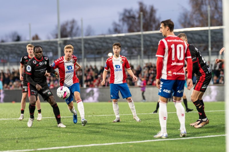 KONTROLL: (f.v) Malvin Ingebrigtsen og Eron Isufi storspilte hjemme mot Bryne. Foto: Lars Opstad.